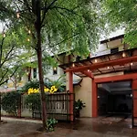 RedDoorz Syariah near Karawang Central Plaza