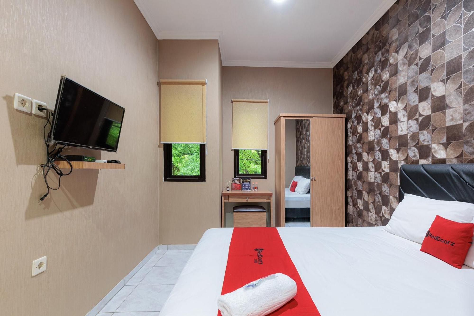 Reddoorz Syariah Near Plaza Hotel Karawang