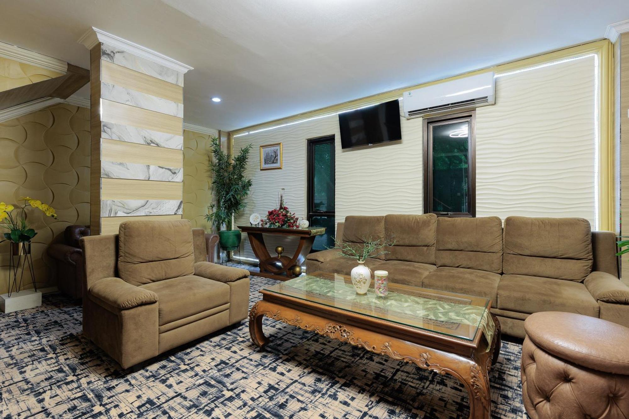 Reddoorz Syariah Near Plaza Karawang