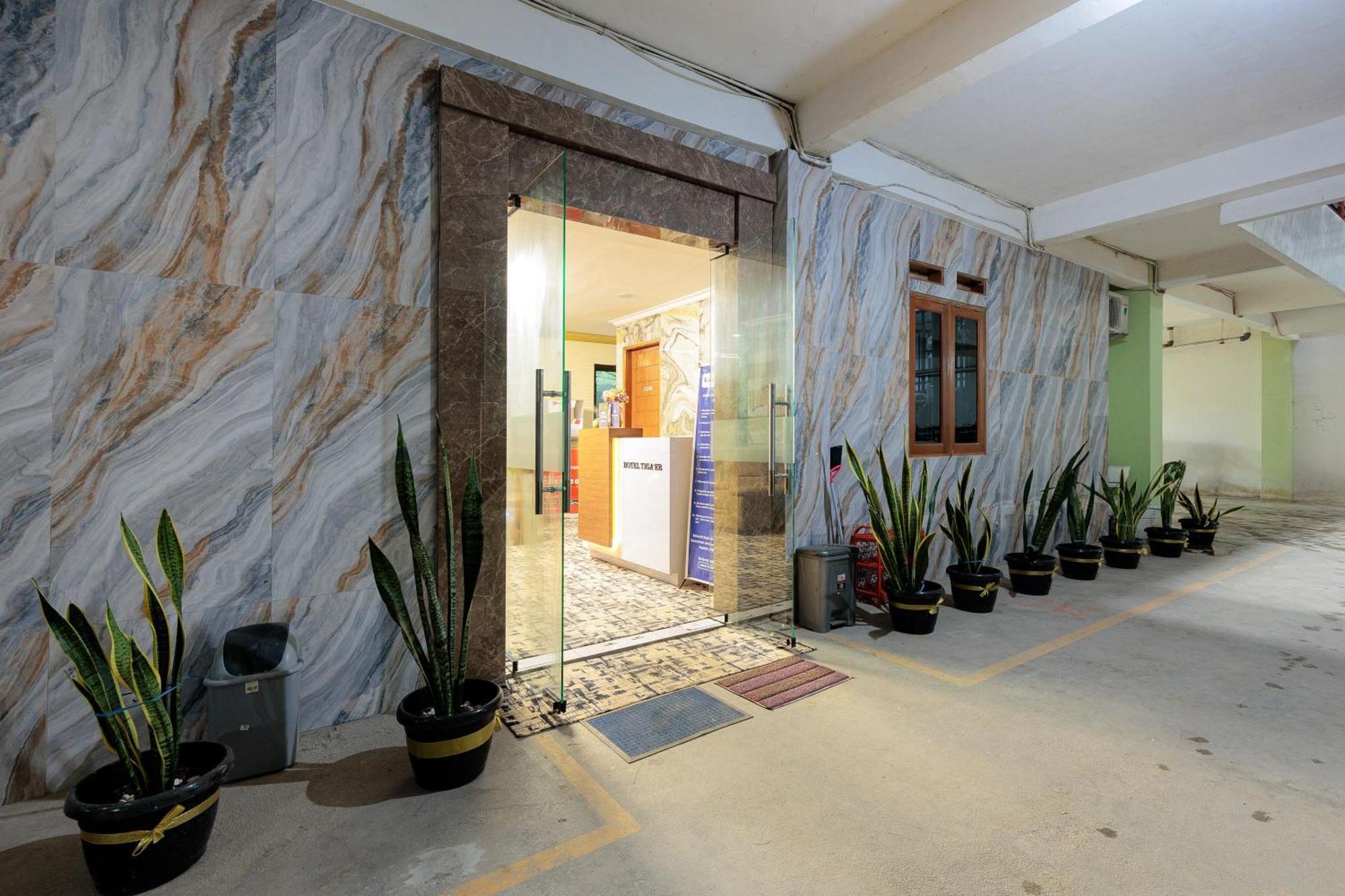 Reddoorz Syariah Near Plaza