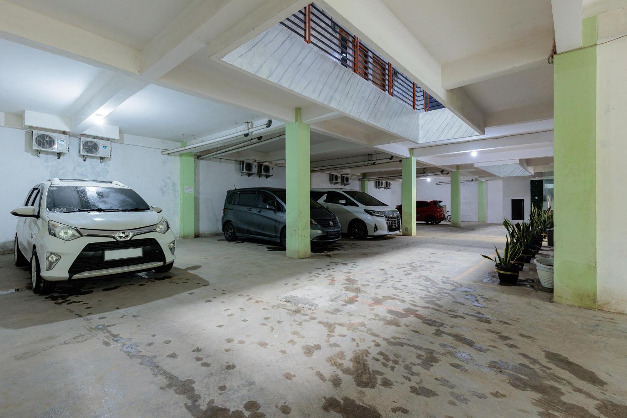 Reddoorz Syariah Near Plaza Hotel