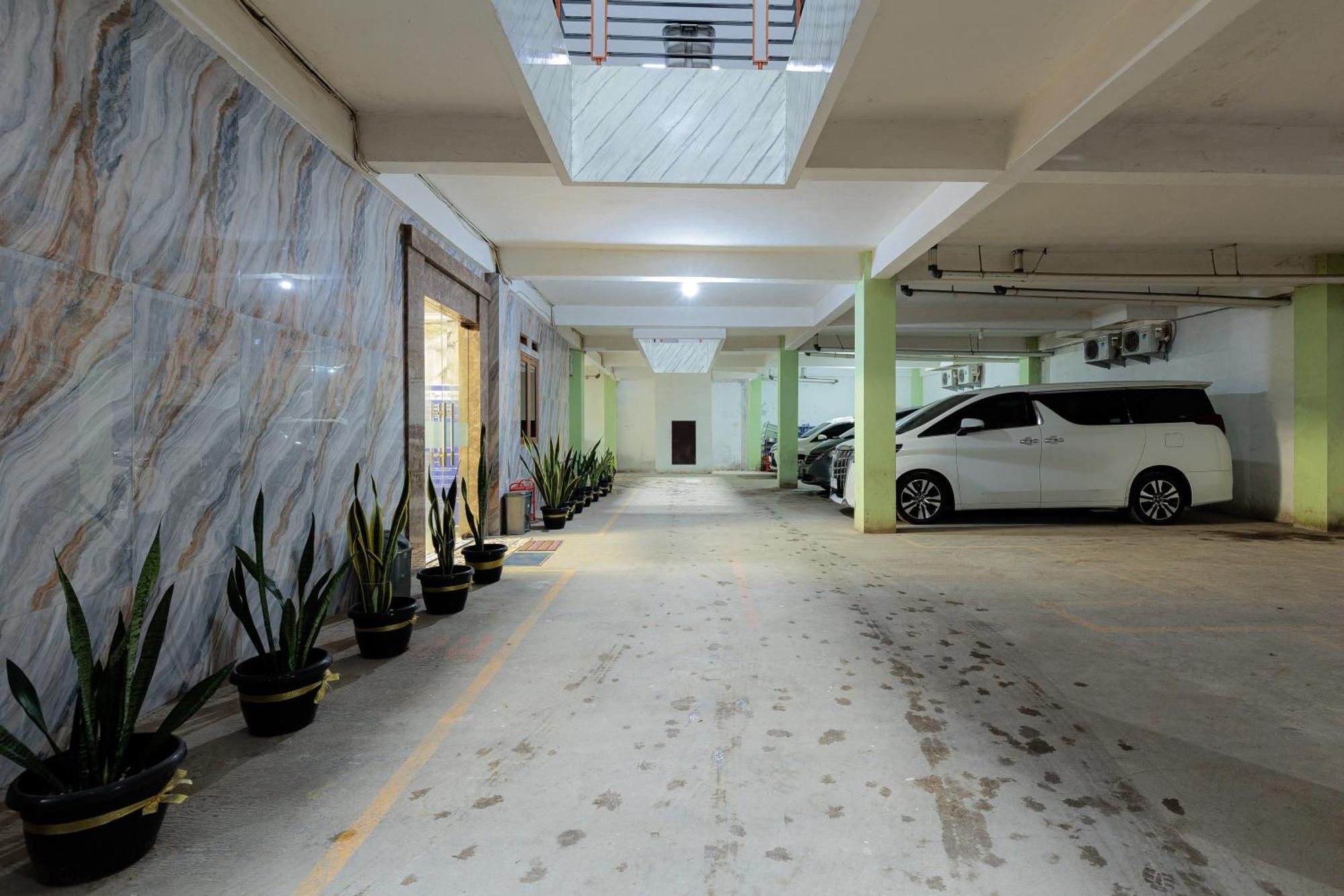 Reddoorz Syariah Near Plaza Hotel Karawang