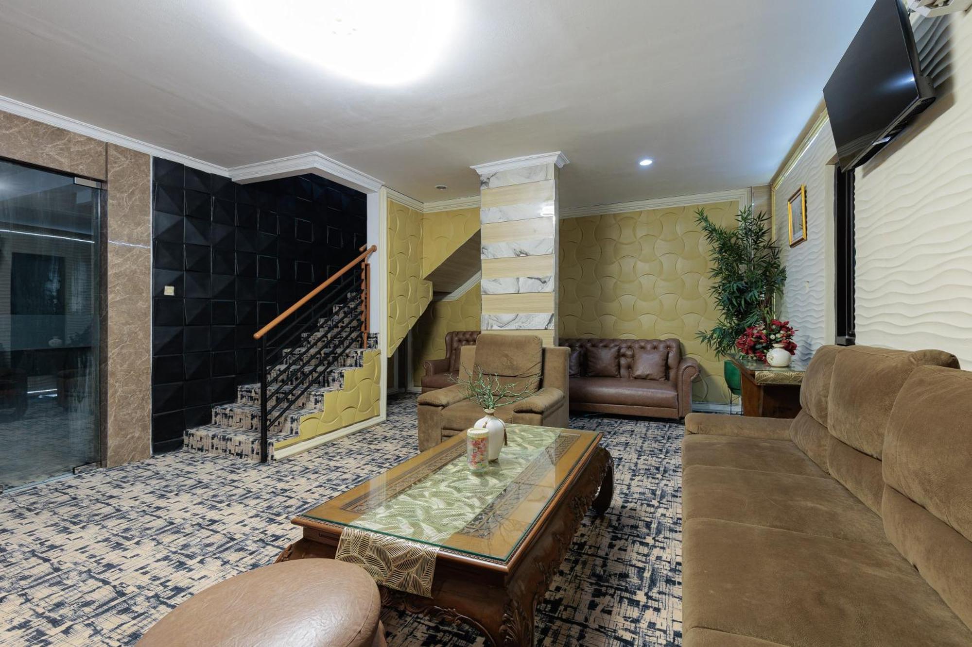 Hotel Reddoorz Syariah Near Plaza Karawang