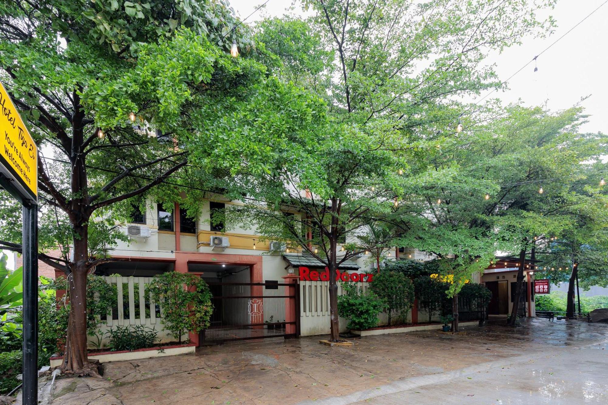 Reddoorz Syariah Near Plaza Hotel 2*