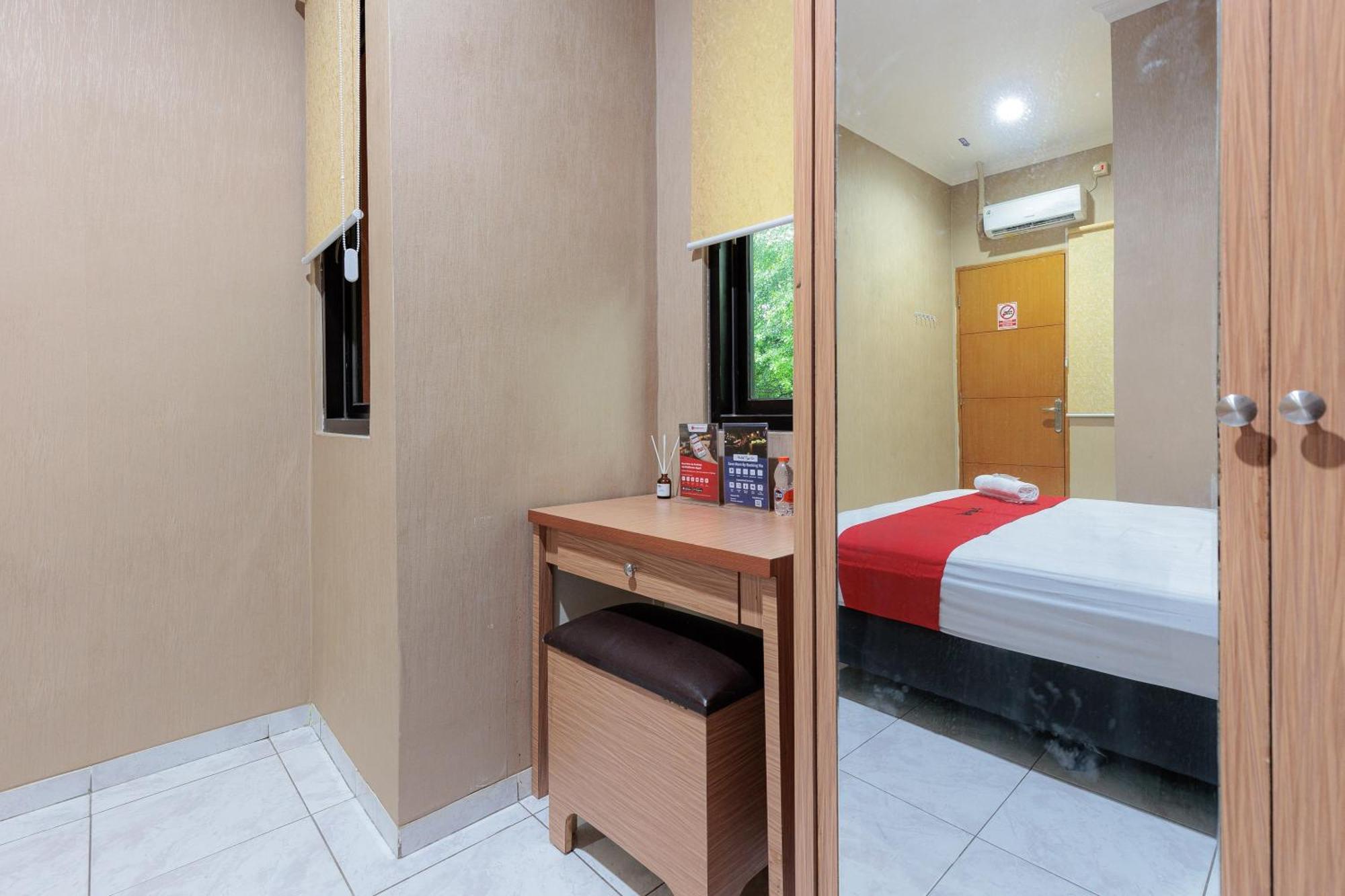 Reddoorz Syariah Near Plaza Hotel Karawang