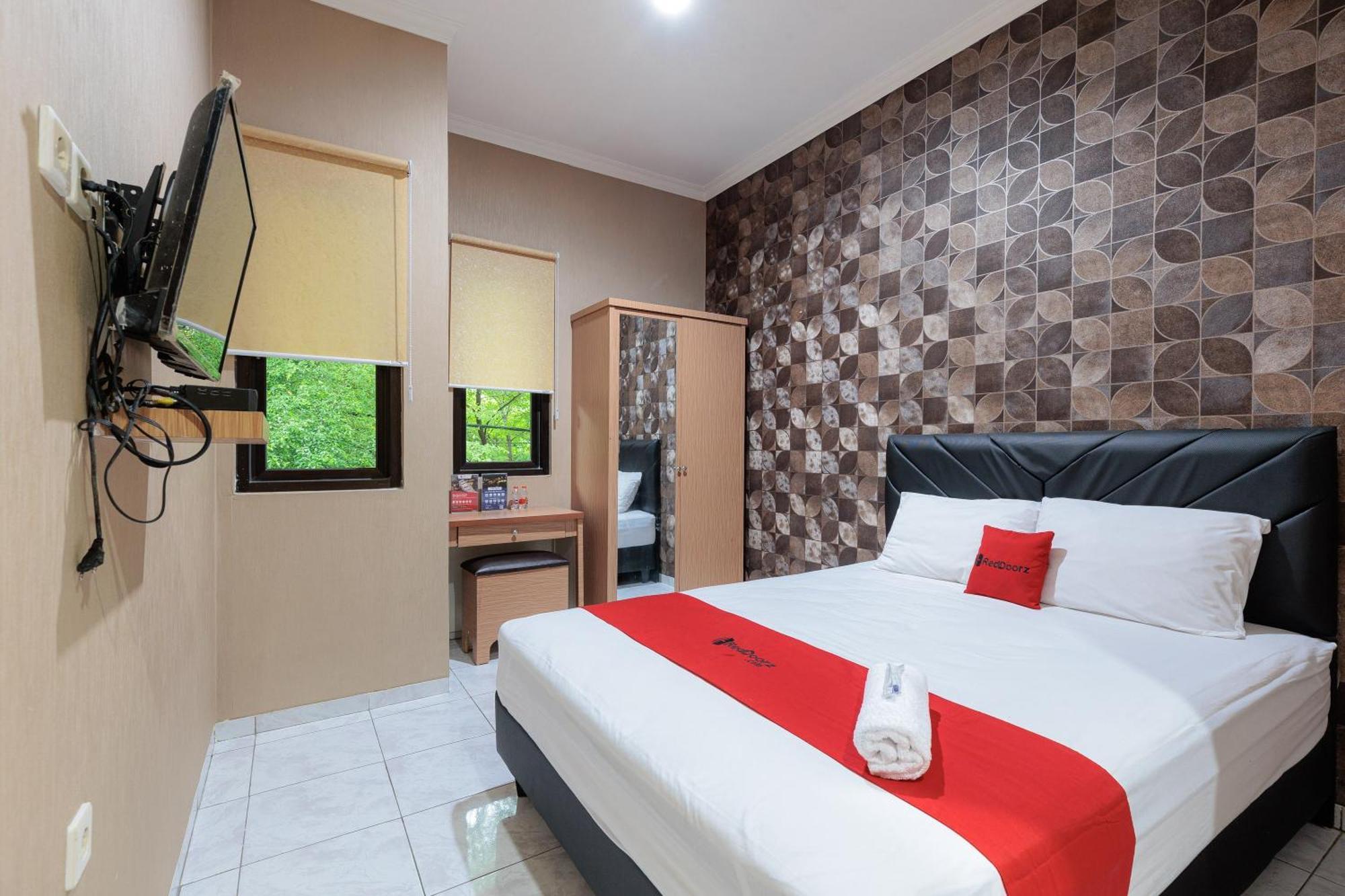 Hotel Reddoorz Syariah Near Plaza 2*